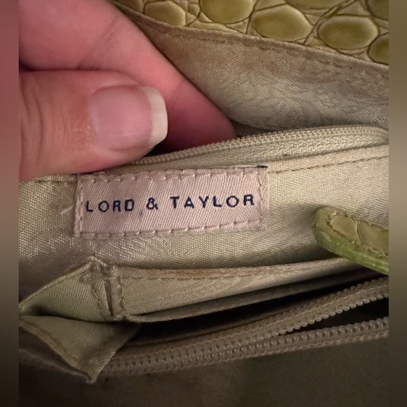 LORD AND TAYLOR Lime Green Crocodile-Embossed Handbag - Picture 11 of 15